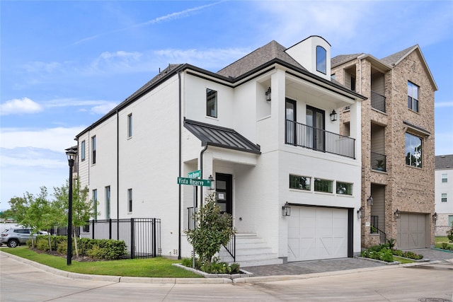 view of front facade with a garage