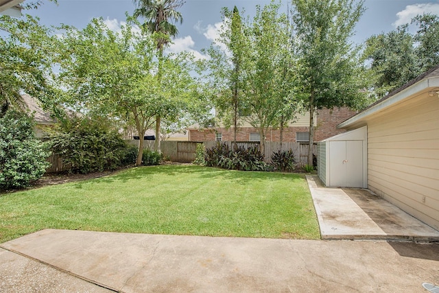 2109 Enchanted Lake Dr, League City, TX 77573 - view of yard with a patio