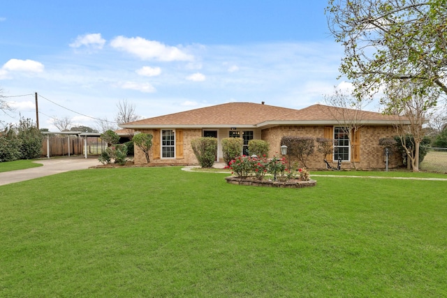 view of front of property with a front lawn