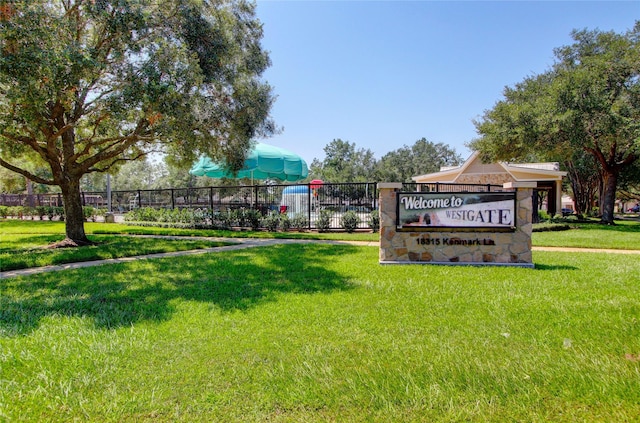 view of home's community featuring a lawn