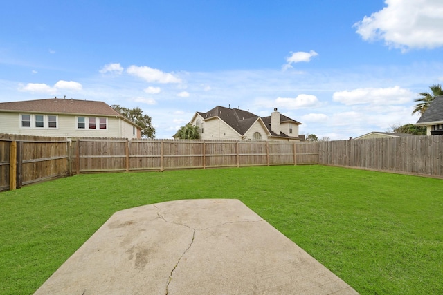 view of yard featuring a patio