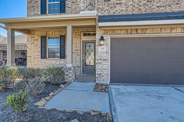 entrance to property featuring covered porch