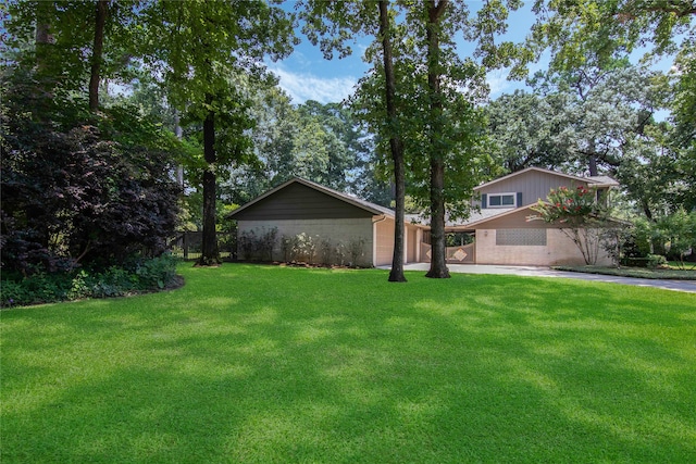 view of yard featuring a garage