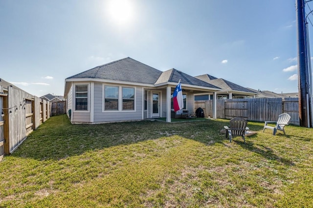 view of front of property with a front yard