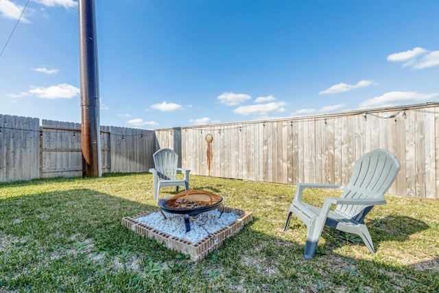 view of yard featuring a fire pit