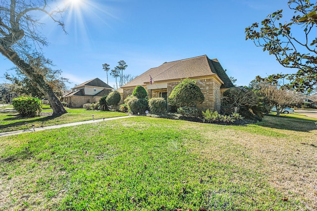 view of front of property with a front yard