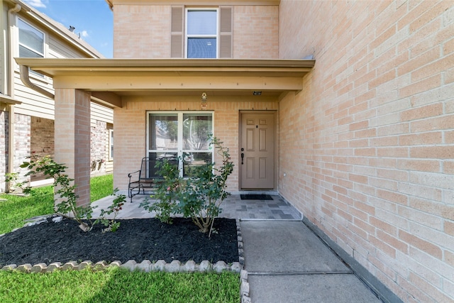 property entrance with covered porch