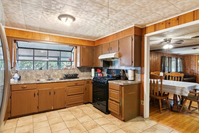 kitchen with gas stove, ceiling fan, sink, and crown molding