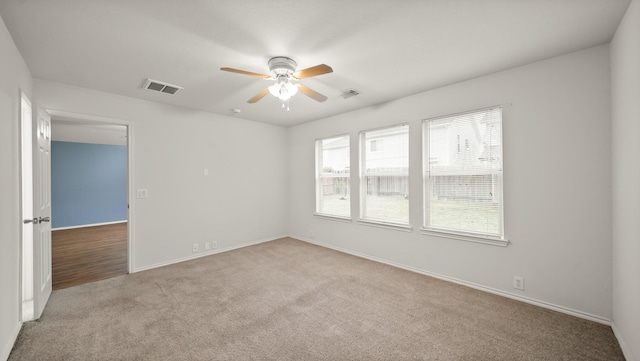 empty room featuring light carpet and ceiling fan