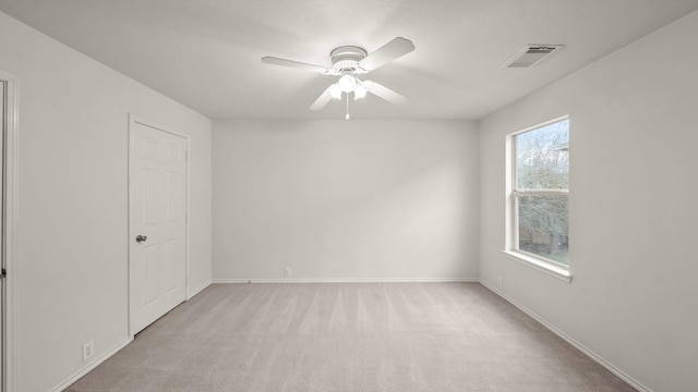 unfurnished room with light carpet and ceiling fan