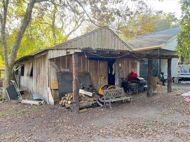 view of outbuilding