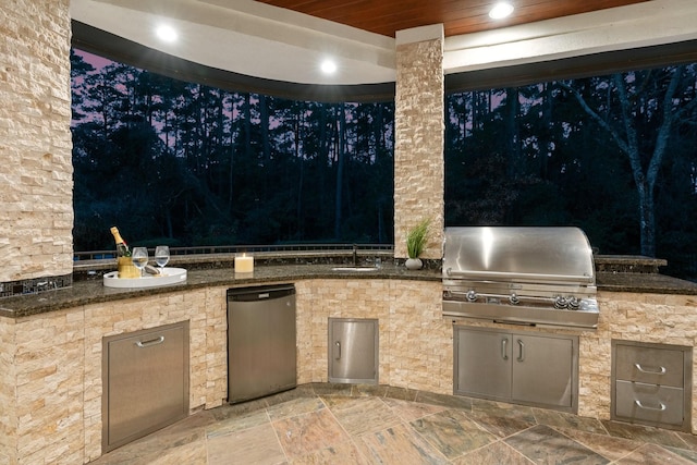 view of patio featuring an outdoor kitchen, area for grilling, and sink