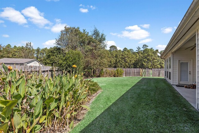 view of yard featuring a fenced backyard