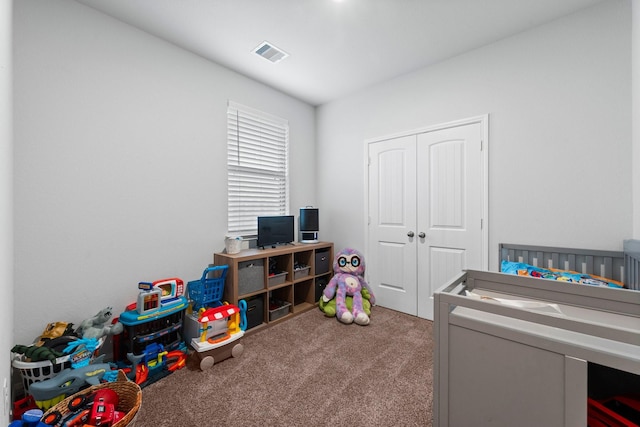 game room with carpet