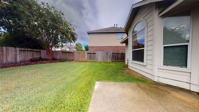 view of yard with a patio