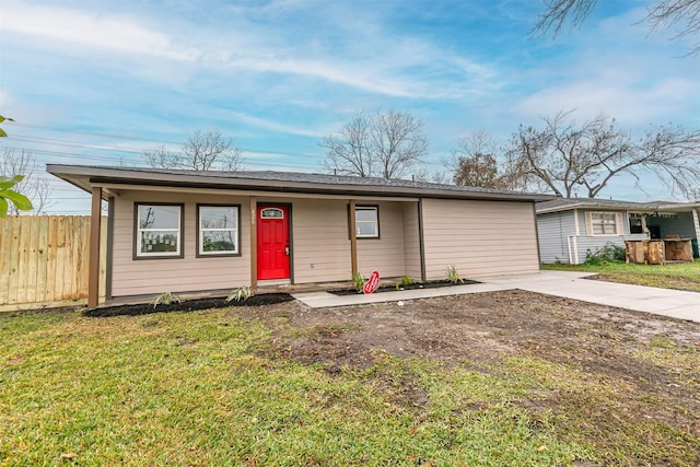 single story home featuring a front yard