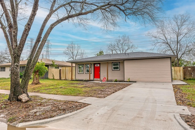 single story home featuring a front yard