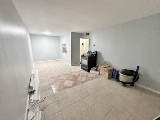 unfurnished room featuring light tile patterned flooring