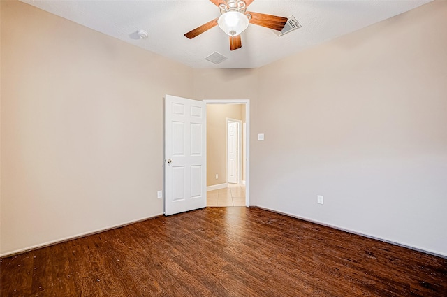 unfurnished room with wood-type flooring and ceiling fan