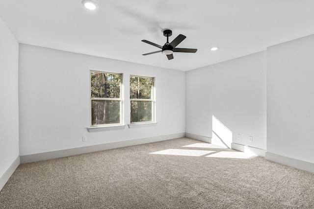 carpeted empty room featuring ceiling fan