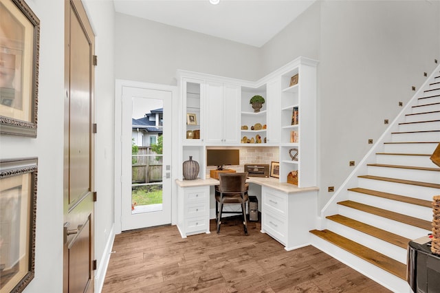 office area featuring built in desk and light hardwood / wood-style floors