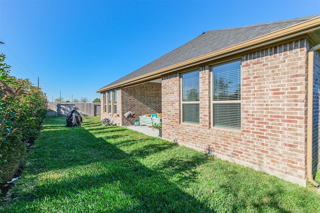 view of yard featuring a patio area