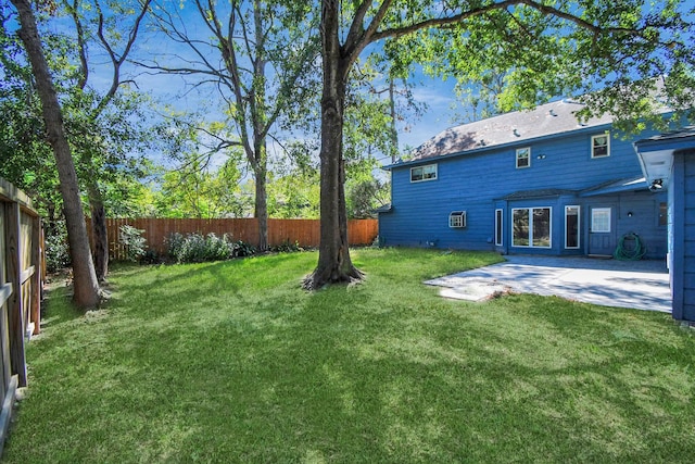 view of yard with a patio