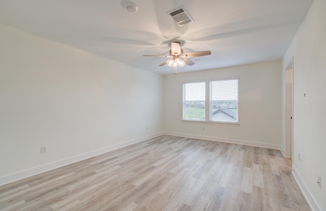 unfurnished room featuring light hardwood / wood-style flooring and ceiling fan