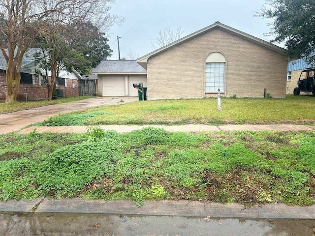 view of front of house featuring a garage and a front lawn