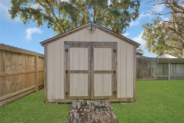 view of outdoor structure featuring a yard