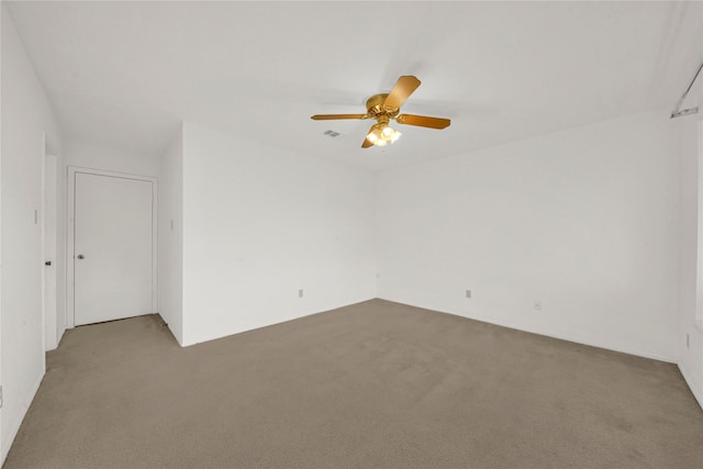 unfurnished room featuring ceiling fan and carpet