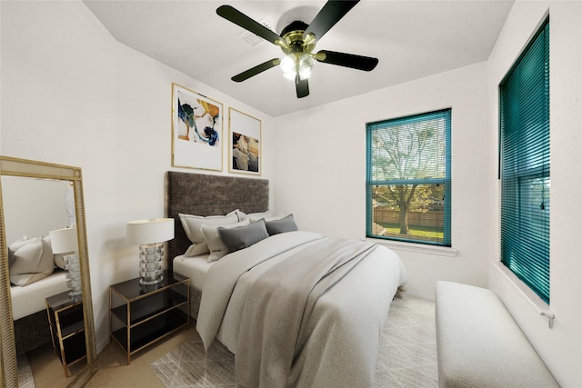 bedroom with ceiling fan