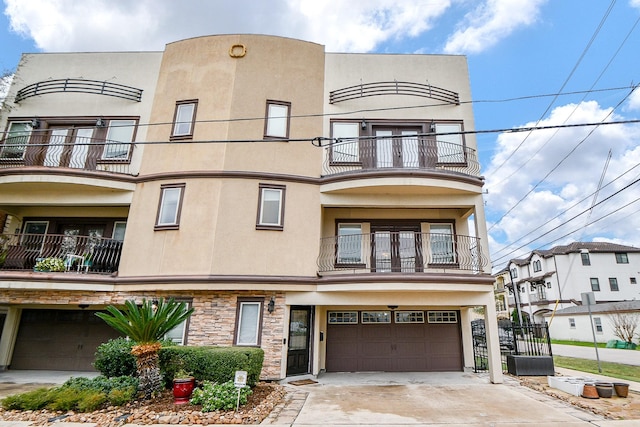 view of front facade featuring a garage and a balcony