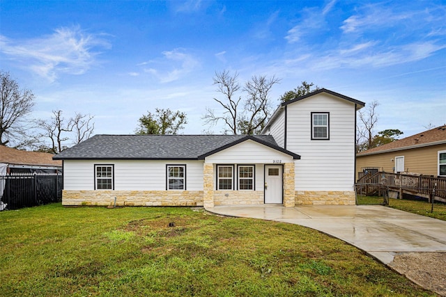 view of front of property with a front lawn