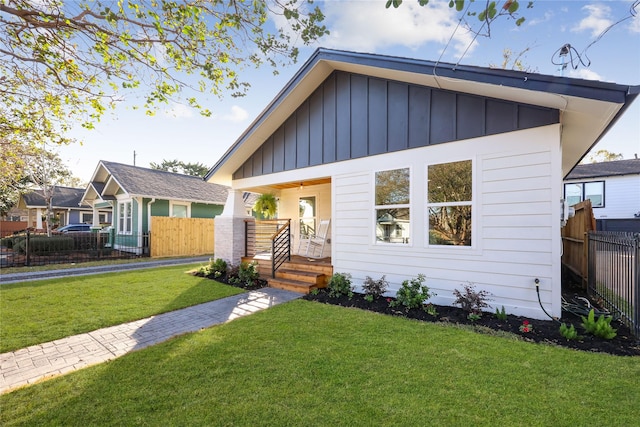 view of front facade featuring a front lawn and a porch