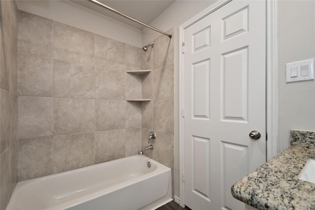 bathroom with vanity and tiled shower / bath