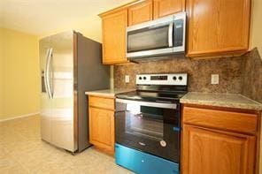 kitchen with backsplash and stainless steel appliances