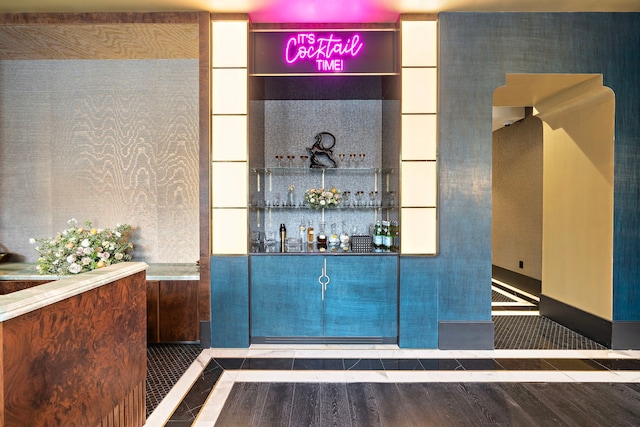 2323 San Felipe St Unit 803, Houston, TX 77019 - view of bar