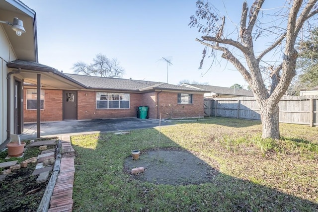 view of yard featuring a patio area