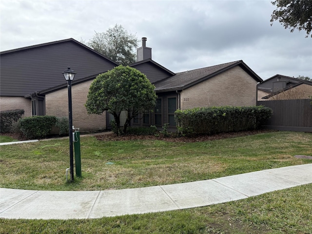 view of front of home featuring a front lawn