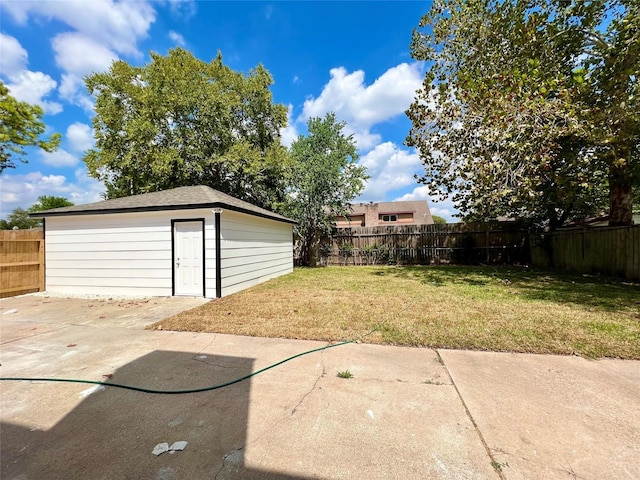 view of yard with a patio and an outdoor structure