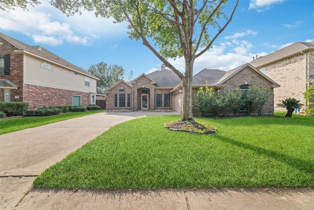 view of front of house featuring a front yard