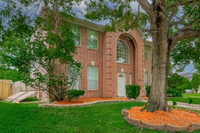 view of front of property with a front yard