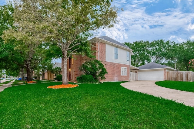 view of front of house featuring a front lawn