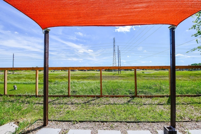 view of yard featuring a rural view