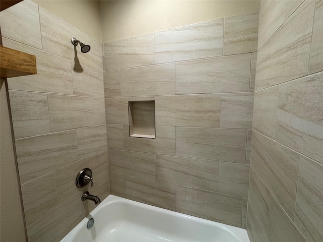 bathroom featuring tiled shower / bath