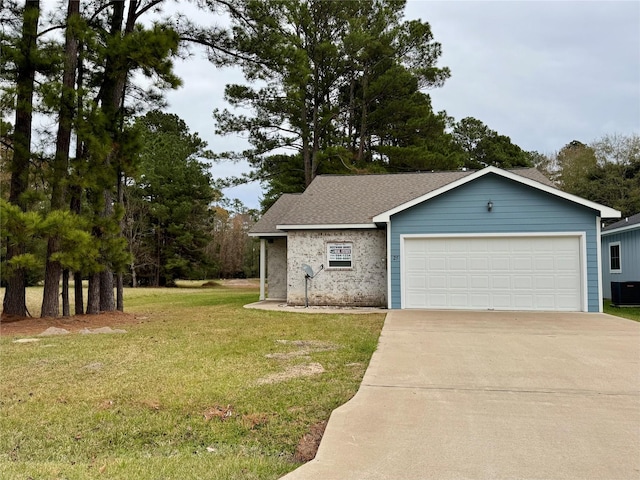 view of front facade featuring a garage and a front yard