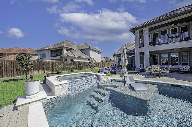 view of swimming pool featuring ceiling fan, a patio area, and an in ground hot tub