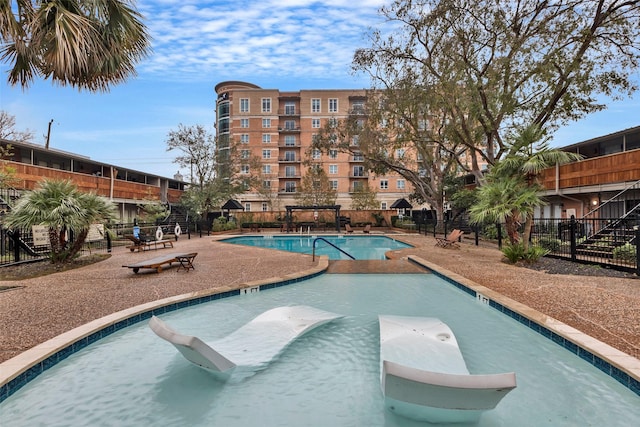 view of swimming pool