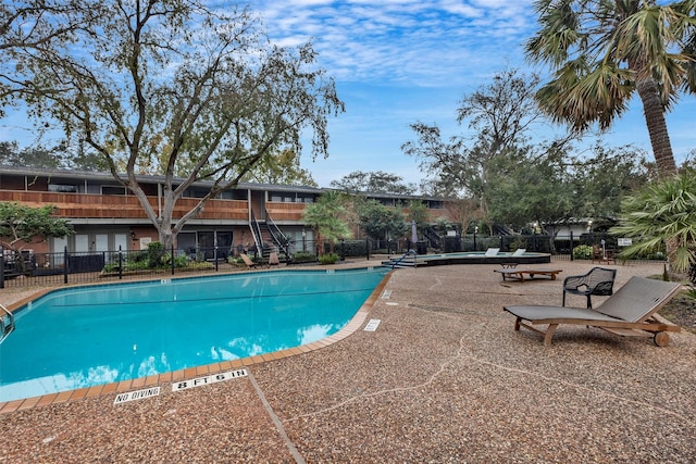 view of swimming pool